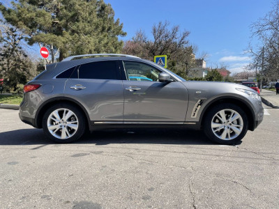 Infinity QX70